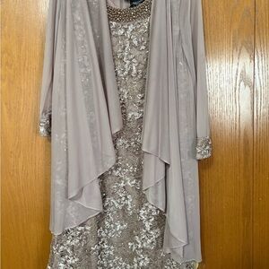 Women’s mother of the bride dress